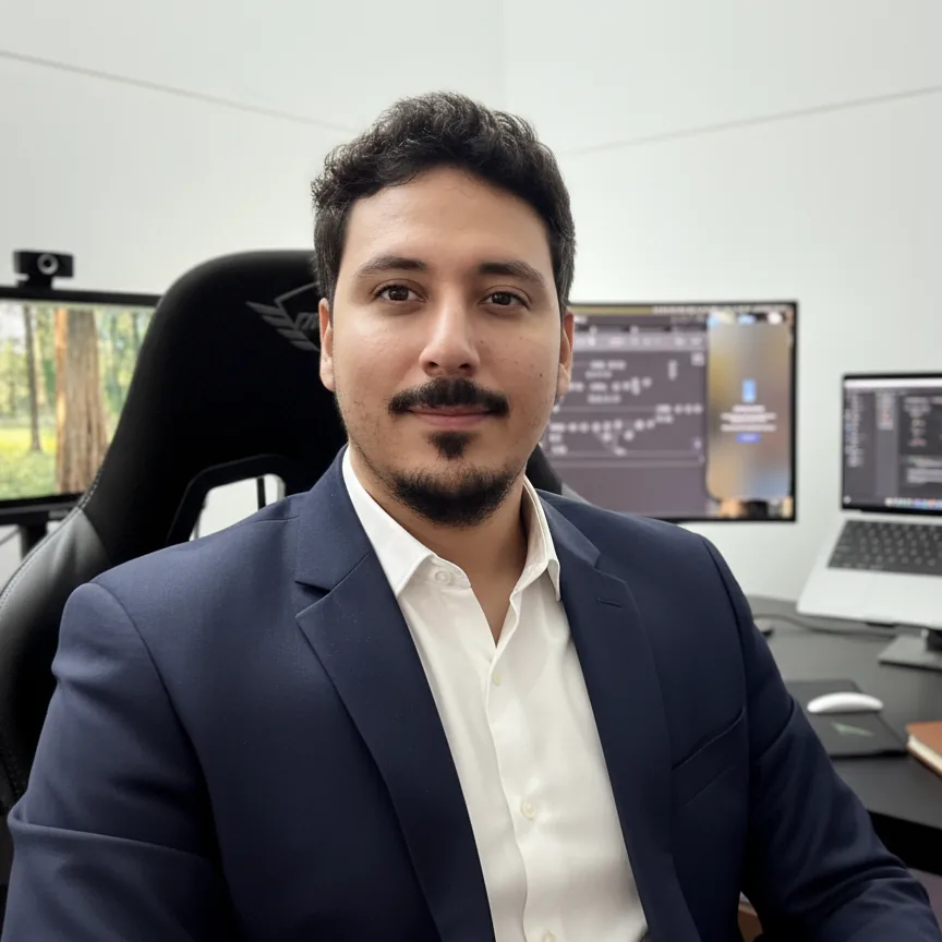 Denis Cornejo — CEO & Fundador de DenDev